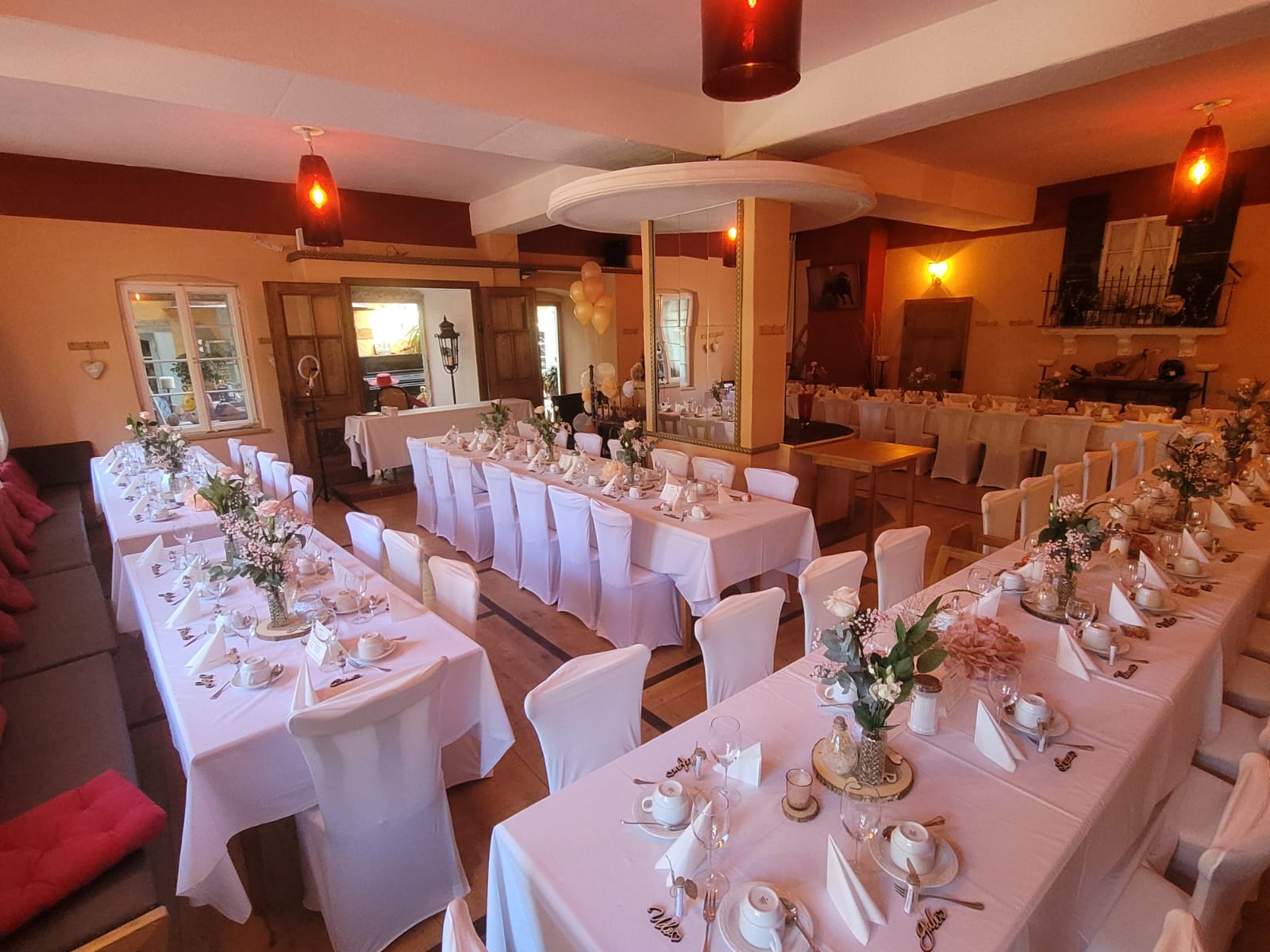 Festlich gedeckter Saal